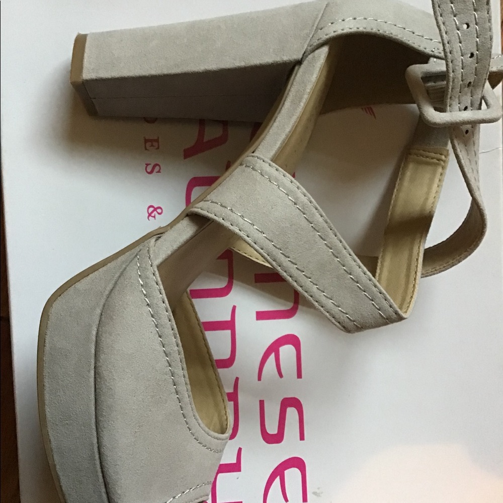 heels - Picture 2 of 2